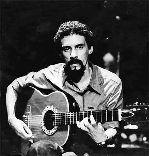 Luiz Gonzaga do Nascimento Júnior nasceu em 1945, no Rio de Janeiro, e viria a ser conhecido como Gonzaguinha, um dos mais expressivos compositores e cantores da música popular brasileira. 
