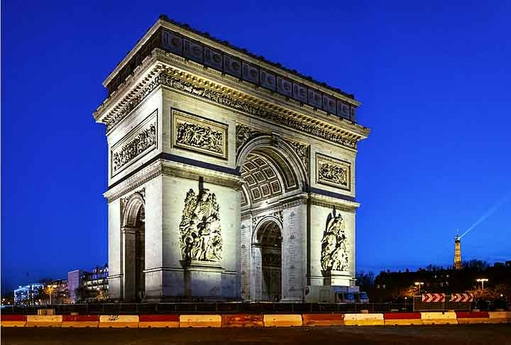 Um dos cartões-postais mais famosos de Paris, na França, é o Arco do Triunfo. E você conhece a história deste incrível monumento?
