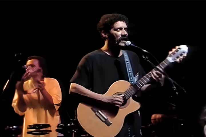 A música de Gonzaguinha logo se caracterizou pela atitude crítica e engajada, com canções de protesto. Ele teve várias canções censuradas pelo Departamento de Ordem Política e Social, o DOPS, órgão do governo militar.
