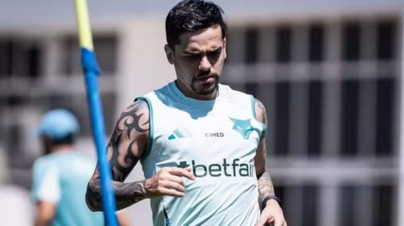 Jogador está há oito semanas em um tratamento de uma fratura na fíbula e vive a incerteza do seu futuro na Raposa