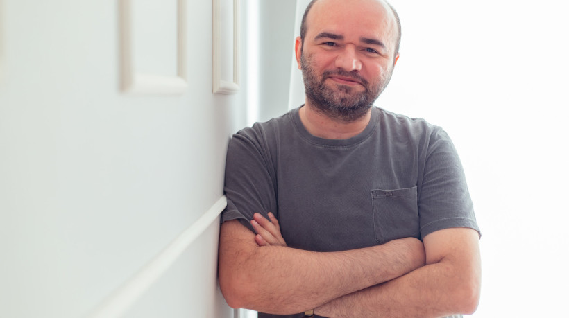 Escritor foi semifinalista do Prêmio Jabuti com livro de estreia, 