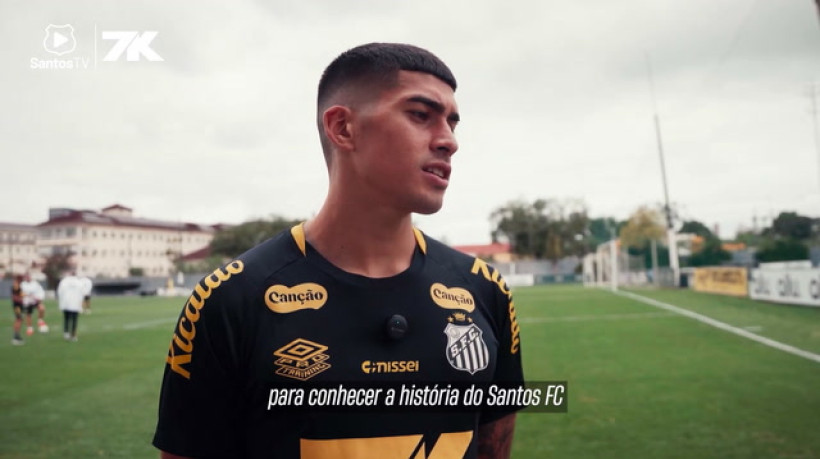 Adonis celebra vitória no clássico: 'Tinha muita vontade de jogar na Vila'