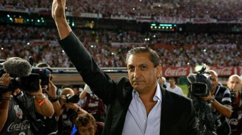 Argentino de 66 anos chega para substituir Roger Machado e terá contrato válido com o clube gaúcho até o final da temporada de 2026