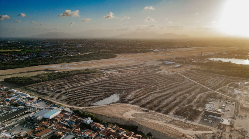 Terreno desmatado no entorno do Aeroporto Internacional de Fortaleza