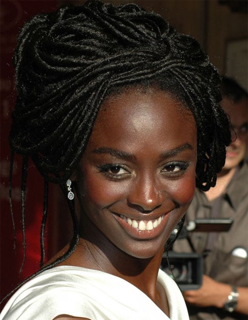 AÏSSA MAÏGA - Nascida no Senegal em 21/5/1975, tem nacionalidade francesa. Sua carreira começou em 1997 e ela já atuou em quase 50 filmes. Também fez teatro e TV. É ativista na luta pela inclusão de mais atores negros no cenário cinematográfico. 