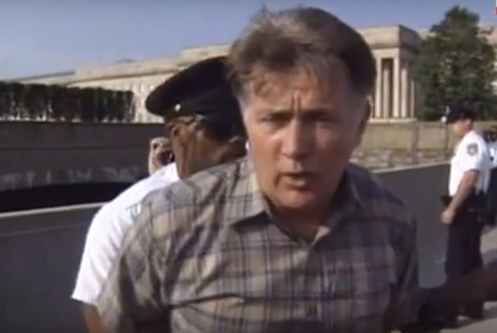 Desde jovem, Martin Sheen participa de protestos em nome de diversas causas: desarmamento, direitos humanos, direito de voto, preservação ambiental. E, dependendo da empolgação, ele vai em cana. 