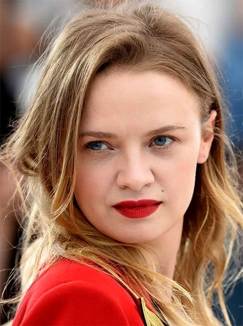 SARA FORESTIER - Nascida em Copenhague (Dinamarca), em 4/10/1986,  tem nacionalidade francesa. Estreou em 2001 em Les Fantômes de Louba e, 4 anos depois, ganhou o César de Atriz Revelação.