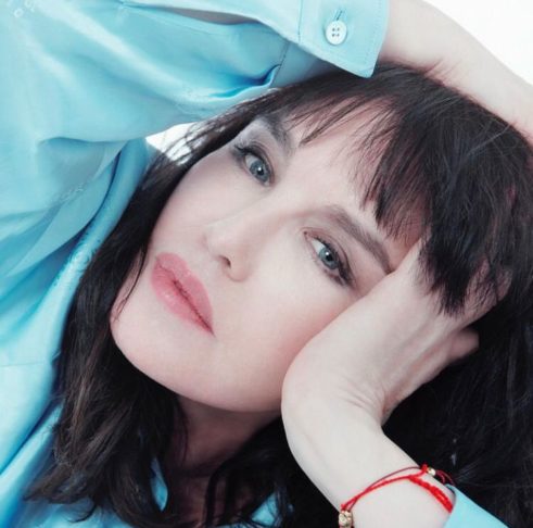 Entre outros filmes, Isabelle Adjani atuou em Camille Claudel e A História de Adèle H.  Em 1975, graças à sua elogiada personificação de Adèle Hugo, foi indicada ao Oscar de melhor atriz aos 19 anos: a mulher mais jovem a ser nomeada para o prêmio, recorde que se manteve  três décadas.