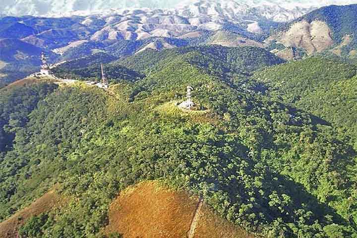 Outro local que traz essa características de clima ameno e pacato é o Pico do Lírio. Um mirante de 600 m², que permite avistar, em noites límpidas, até o Cristo Redentor. 