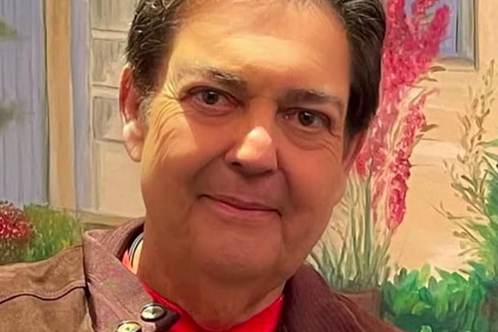 Ele iniciou sua carreira no rádio ainda jovem, passando por emissoras de Campinas e de São Paulo, nas quais se destacou pelo estilo irreverente e pela habilidade em improvisar.