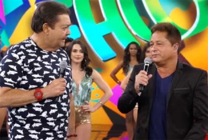 O programa, exibido por mais de três décadas, tornou-se um marco da TV brasileira, reunindo entrevistas, musicais, competições, quadros de humor, concursos de dança e apresentações de talentos de diferentes áreas.