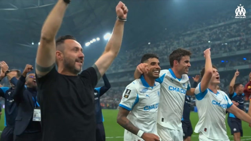 Olympique de Marseille celebra vitória sobre o PSG no Vélodrome