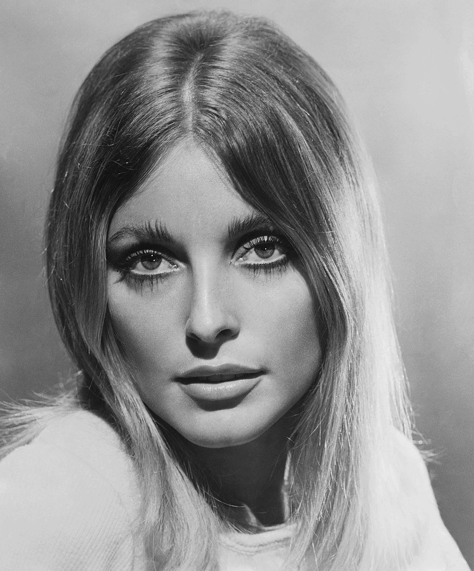 Sharon Tate - A atriz e modelo americana de 26 anos, casada com o cineasta Roman Polanski, estava grávida quando foi morta por fanáticos seguidores de Charles Manson, em 9/8/69. Os criminosos pegaram prisão perpétua, exceto Linda Kasabian, que contou tudo em troca de imunidade.