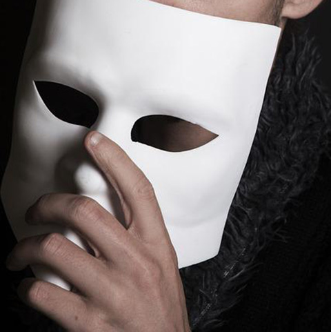 É preciso verificar se o perfil é oficial, pois golpistas usam fotos verdadeiras (que golpistas recortam) para criar perfis falsos.