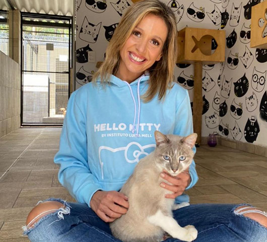 Ele adotou o cãozinho por intermédio da influenciadora Luisa Mell, ativista em defesa de animais. Me concedeu a graça dessa coisa mais graciosa vir parar aqui... para trazer uma alegria, que de alguma maneira esteve faltando durante um certo tempo, disse. 