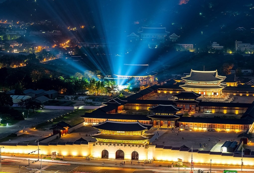 Ele nasceu em Seul, capital da Coreia do Sul. Seu nome próprio, Bo-gum, significa espada preciosa.