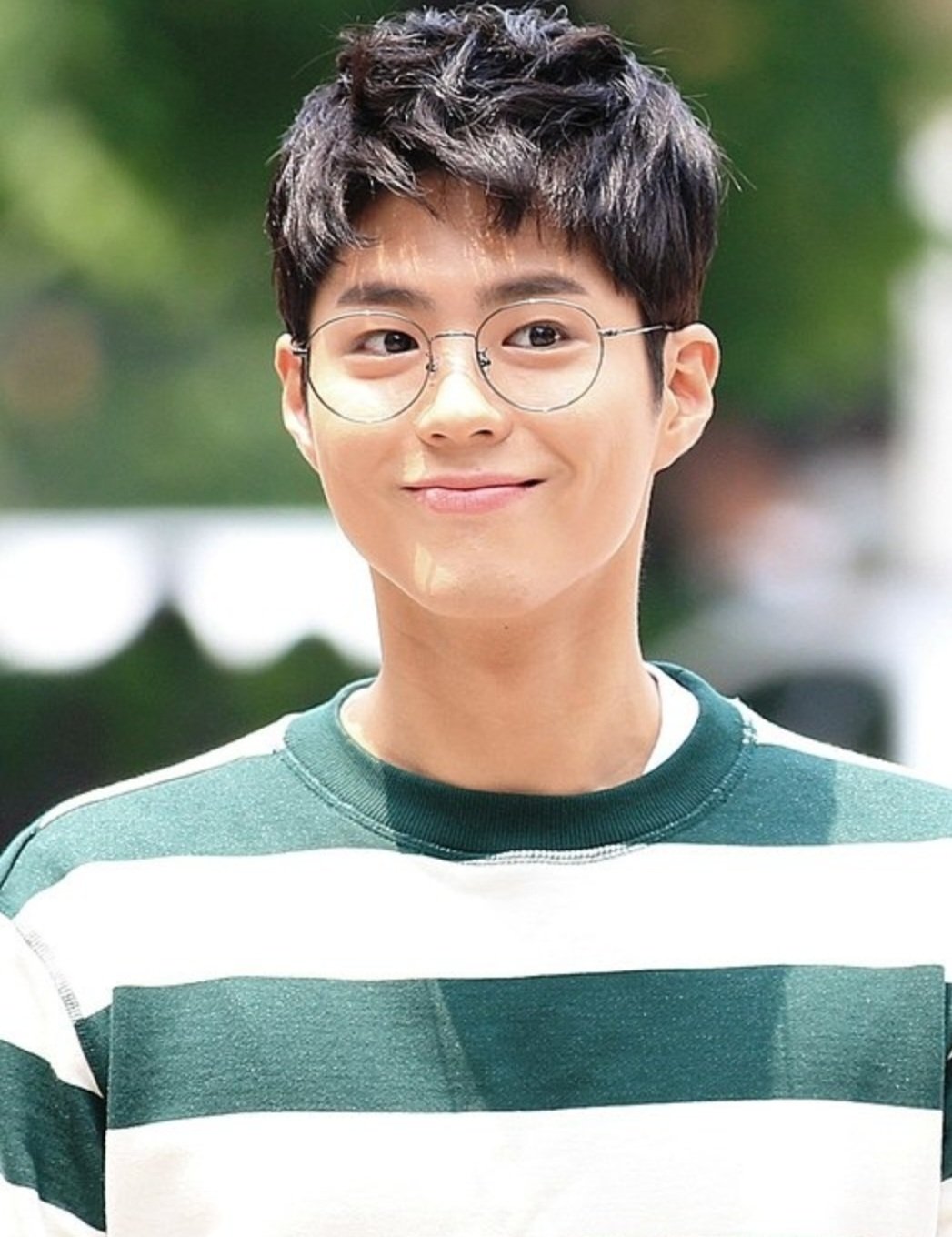 Park Bo-Gum também procurou ter uma formação sólida no ramo de interpretação. Por isso, se formou em Teatro Musical na Universidade Myongji. Ele obteve seu título de bacharelado em 2018.