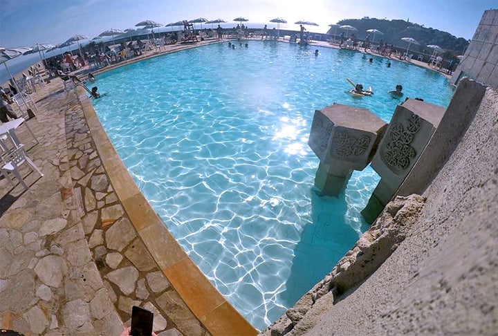Por isso, o FLIPAR relaciona aqui as principais dicas e os  cuidados para se ter em ambientes com piscinas  principalmente quando se tem criança na residência ou no momento de lazer em clubes e pousadas.