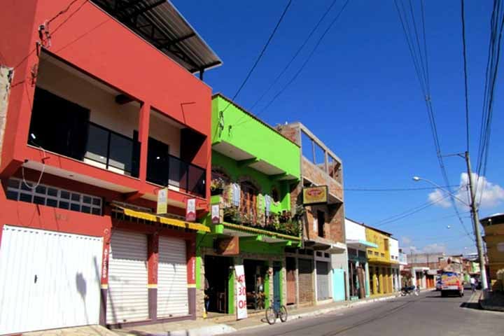 A extensão diminuta de Santa Cruz de Minas permite que a cidade seja atravessada entre uma e duas horas a pé.
