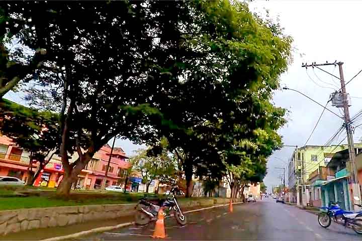 Por estar próxima a São João del Rei e Tiradentes, os visitantes que nela se hospedam podem fazer um agradável e enriquecedor roteiro pelas chamadas cidades históricas.
