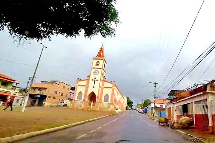 Santa Cruz de Minas tem o calendário focado em eventos religiosos, especialmente durante a Semana Santa e na época de Natal. 
