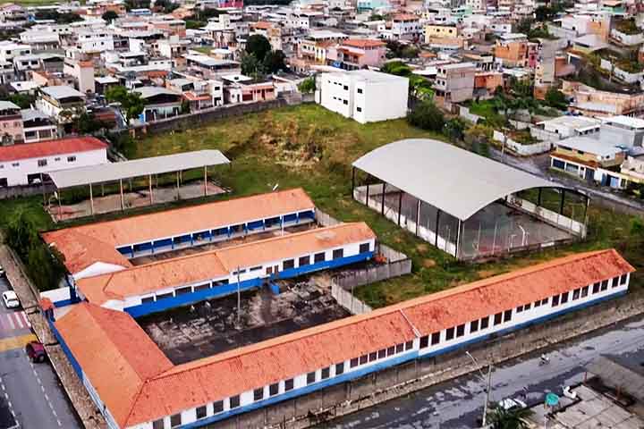 Apesar de ser a menor cidade do país, Santa Cruz de Minas está longe de ser uma das localidades com menos habitantes no Brasil.


