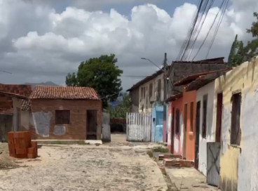 Cerca de 30 casas da vila conhecida como Jacarezal, em Pacatuba, foram abandonadas após moradores serem ameaçados por faccionados 