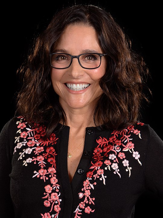 Julia Louis-Dreyfus - Atriz americana - A premiada atriz das séries Seinfeld e Veep é filha do empresário Gerald Louis-Dreyfus, magnata dono da Companhia Louis Dreyfus. A família tem fortuna em torno de R$ 20 bilhões. 