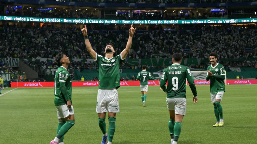 Palmeiras' Argentine forward #42 Jose Manuel Lopez (2nd-L) celebrates after scoring his team's third goal during the Copa Libertadores quarterfinal second leg football match between Brazil's Palmeiras and Argentina's River Plate at the Allianz Parque Stadium in Sao Paulo, Brazil on September 24, 2025.