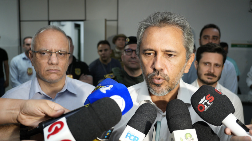 Elmano concede coletiva em Sobral após crime em escola 