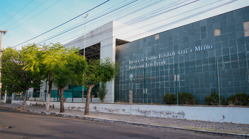 Atentado em escola de Sobral deixou dois jovens mortos e três feridos e dois mortos. Na imagem, a Escola de Ensino Fundamental e Médio Professor Luis Felipe, onde aconteceu a tragédia