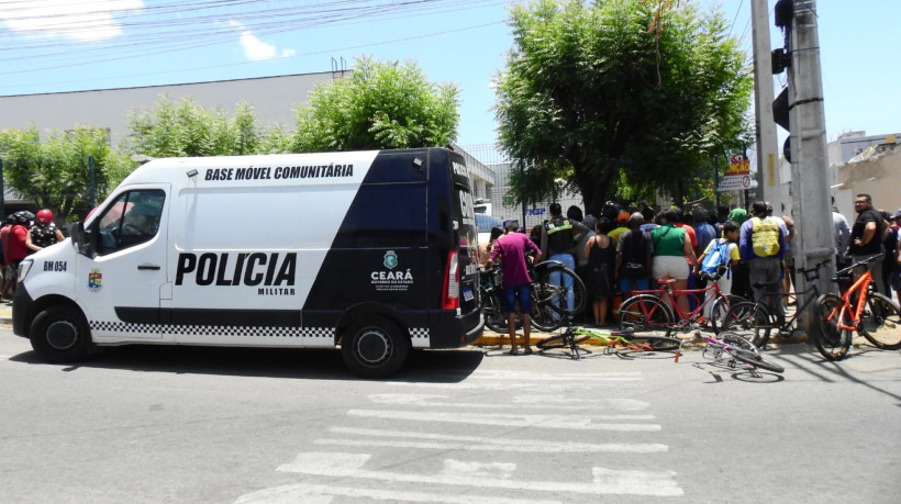 Alunos estavam na hora do intervalo quando ataque aconteceu