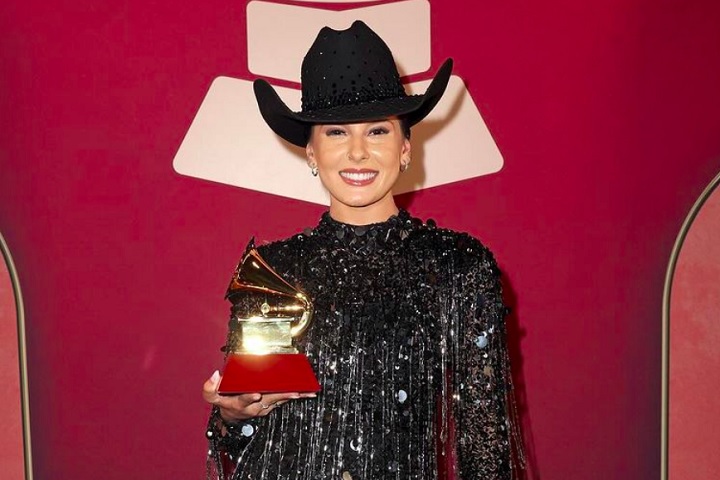 Ana Castela vive um momento ímpar na carreira. No fim de 2024, ela faturou seu primeiro Grammy Latino. A premiação inédita veio na categoria “Melhor Álbum de Música Sertaneja” por “Boiadeira Internacional (Ao Vivo). 
