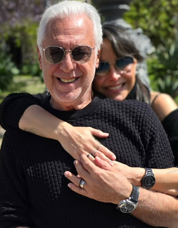 Foi casado com Clarisse Abujamra entre 1973 e 1988, com quem teve três filhos: Dinah, Antônio Neto e Diana. Do casamento com Mara Carvalho, de 1988 a 2000, nasceu o quarto filho, o ator Bruno Fagundes. Em 2007, iniciou o relacionamento com Alexandra Martins, com quem se casou em 2016.
