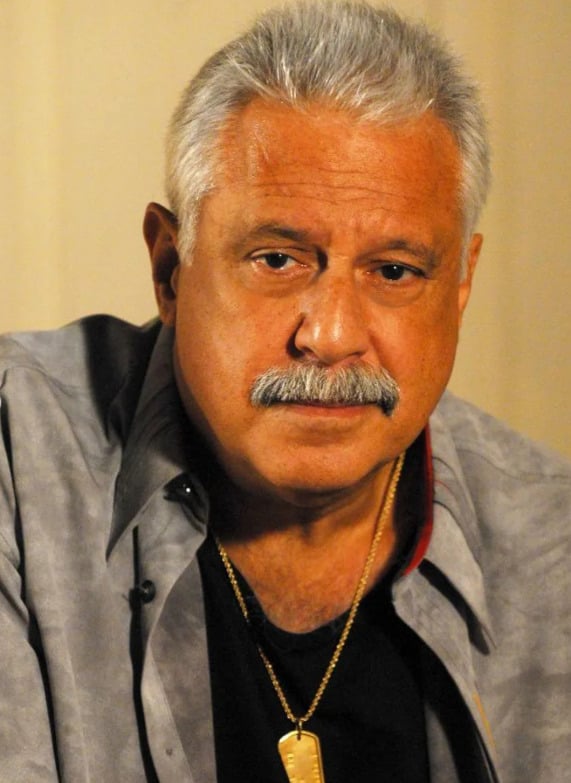 Na novela Duas Caras,  interpretou Juvenal Antena, um líder comunitário e fundador da favela da Portelinha, que entra em conflito com um empresário por causa do terreno da comunidade.