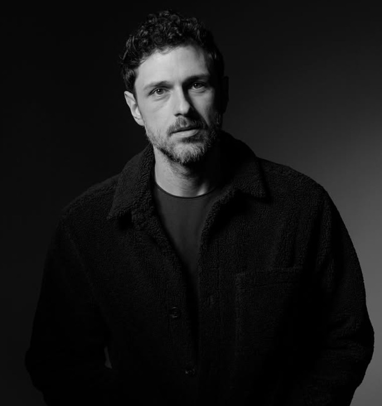 Além do teatro, Magon participou de produções para streaming, como a série “Assédio” (2018), no Globoplay, “O Coro: Sucesso, Aqui Vou Eu” (2022) e “O Som e a Sílaba” (2024), ambas no Disney+.
