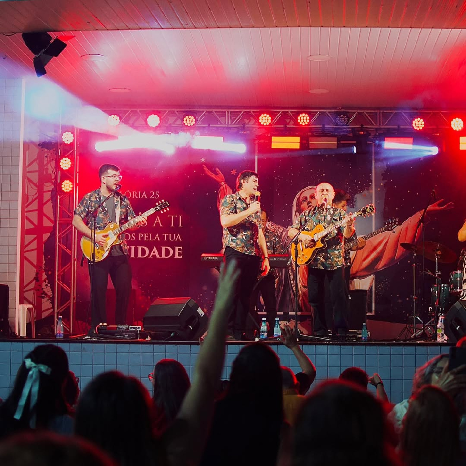Luisinho Magalh&atilde;es e banda se apresentam em eventos