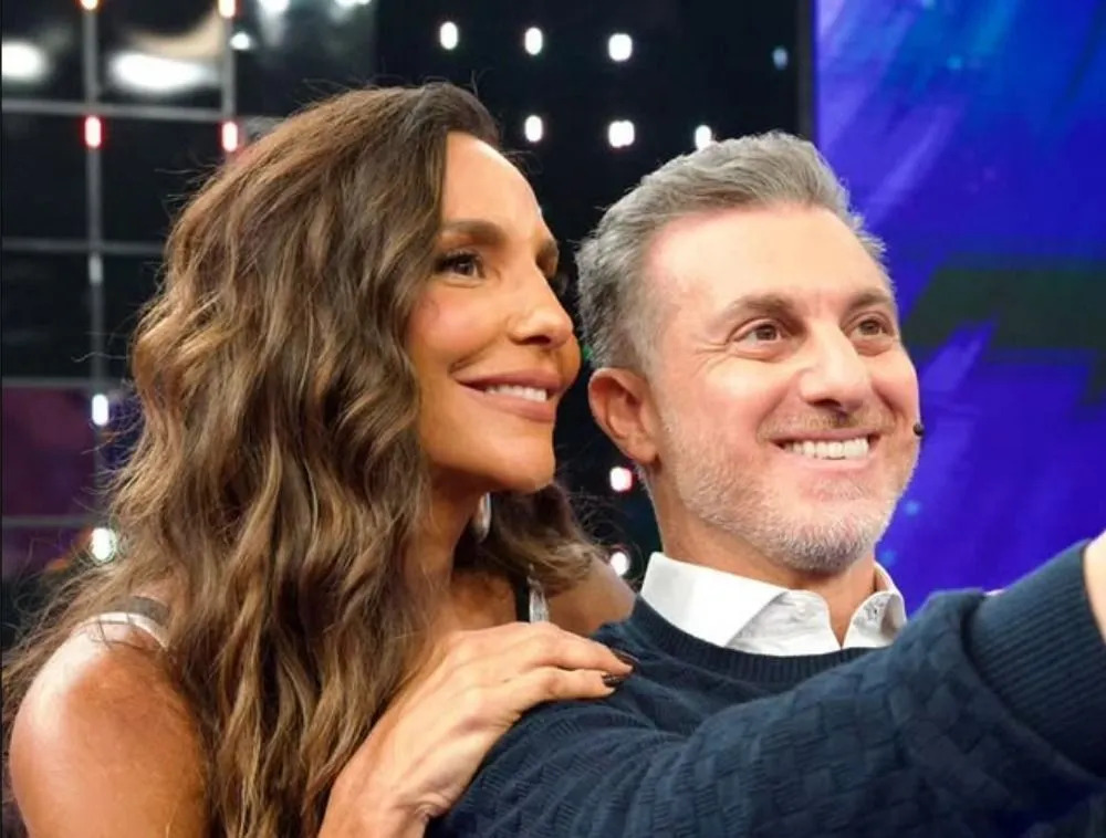 Horas antes da festa, na quarta-feira (3 de setembro), a cantora Ivete Sangalo, usou as redes sociais, para parabenizar o amigo. Os dois, que tiveram um breve namoro em 1999, mantêm uma boa relação de amizade.