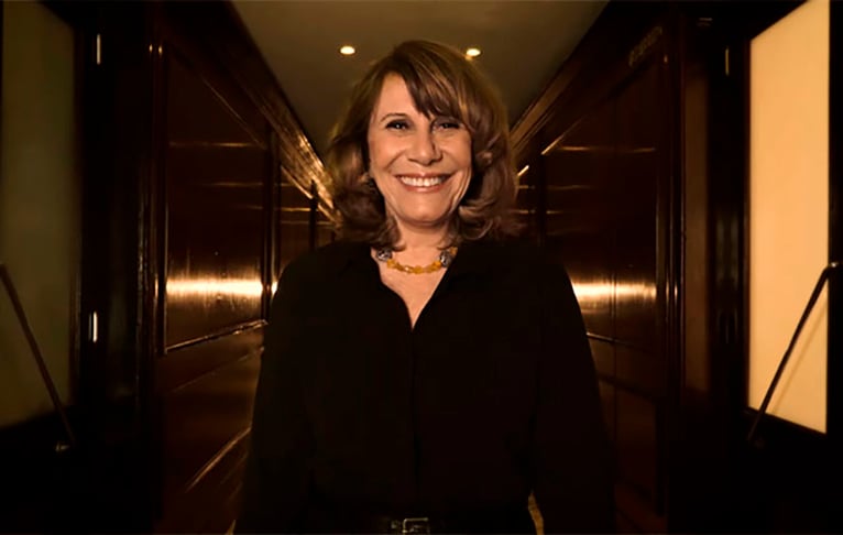 Renata Sorrah - Atriz - Filha de um empresário alemão e uma diplomata brasileira, também tem ascendência judaica e portuguesa. Já nos anos 60, estudou nos Estados Unidos. 