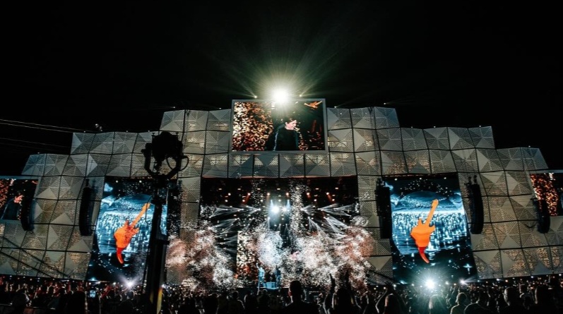 Ana Castela foi uma das artistas que participou da estreia do sertanejo no Rock in Rio em 2024, na comemoração dos 40 anos do festival. A atração foi apresentada pela icônica dupla Chitãozinho e Xororó. Além de Ana Castela, subiram ao palco como convidados Simone Mendes e Júnior Lima.