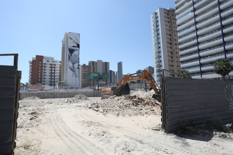 FORTALEZA-CE, BRASIL,26.09.2025: Obra da UFC no hotel São Pedro.  (Fotos Fabio Lima)