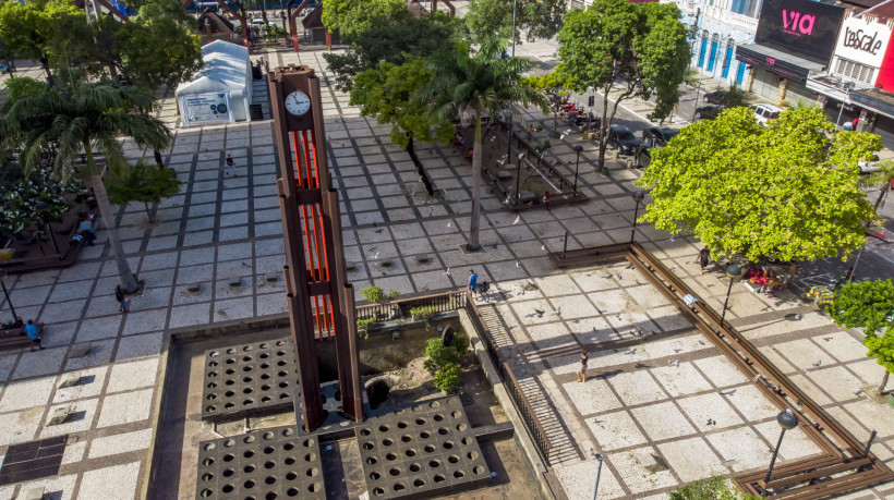 Sentido sul/norte da Rua Floriano Peixoto será bloqueada para continuidade da obra de requalificação da Praça do Ferreira, no Centro de Fortaleza