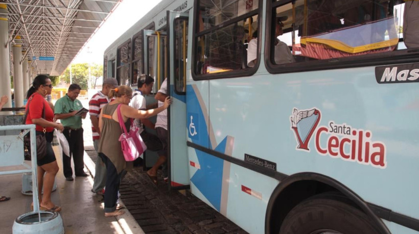 Empresa de ônibus Santa Cecília anunciou fim da operação em agosto, mas proprietária diz que gestão municipal possui débito de quase R$ 40 milhões em subsídios