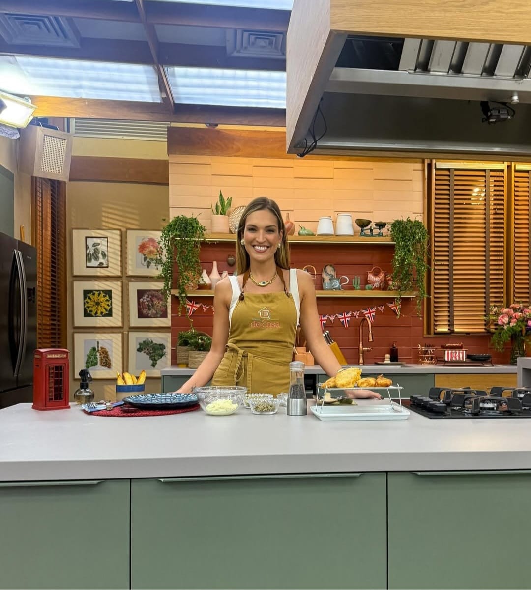 Nos últimos meses, Talitha tem assumido no programa a preparação de uma das receitas do dia. Enquanto ela comanda os pratos na cozinha da casa-estúdio.
