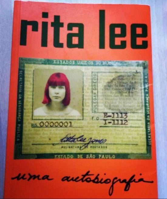 Em “Rita Lee: uma biografia”, lançado em 2016, a cantora revelou diversos segredos da carreira e da vida pessoal, inclusive um caso de abuso que sofreu quando ainda tinha seis anos de idade.
