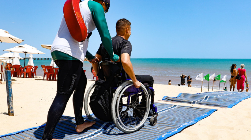 FORTALEZA, CEARÁ,  BRASIL- 27.09.2025: Luís Galvão 
40. A Empresa de Transporte Urbano de Fortaleza (Etufor) realiza neste sábado (27/9), às 9h, na Praia de Iracema, um passeio dos beneficiários do Cartão Gratuidade à Praia em parceria com o projeto Praia Acessível, do Governo do Ceará em parceria com a Secretaria do Turismo da Prefeitura Municipal de Fortaleza.(Daniel Galber/Especial para O POVO)