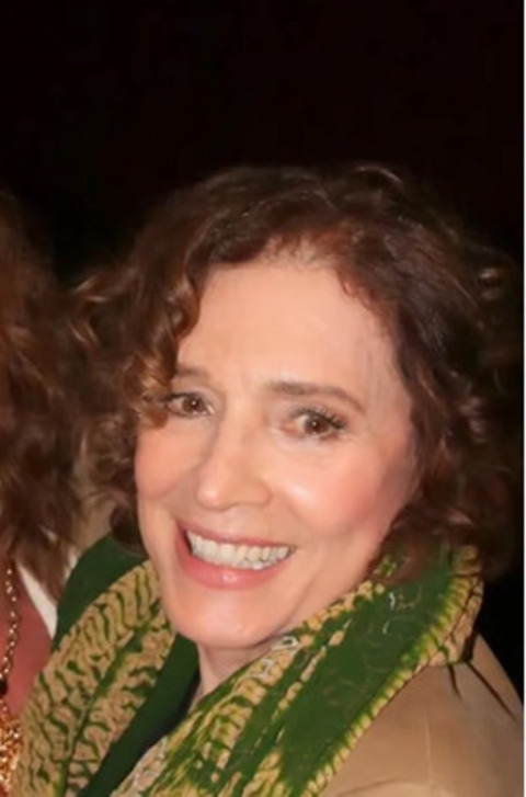 A atriz nasceu no Rio de Janeiro no dia 6 de março de 1953 e é filha de imigrantes portugueses. Na década de 1970, a família se mudou para São Paulo em busca de melhores oportunidades. Lá, ingressou na Universidade de São Paulo (USP), onde se formou em Filosofia.
