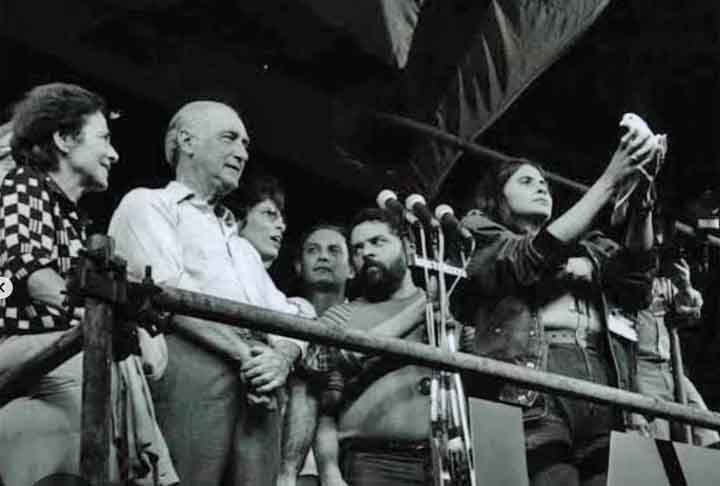 Entre a década de 1970 e o final da década de 1980, o Brasil vivenciou significativas alterações em sua sua população com a reta final da Ditadura. Mudanças no seu ordenamento econômico e na política, algo que o fez alcançar a redemocratização a partir de 1984.