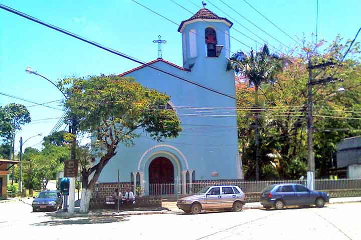 Criada oficialmente em 1963, a cidade tem pouco mais de 14 mil habitantes e ostenta o título de Cidade Verde desde 1995. Ela, então é conhecida pelo seu ritmo pacato, clima ameno e matas preservadas da Serra do Mar.