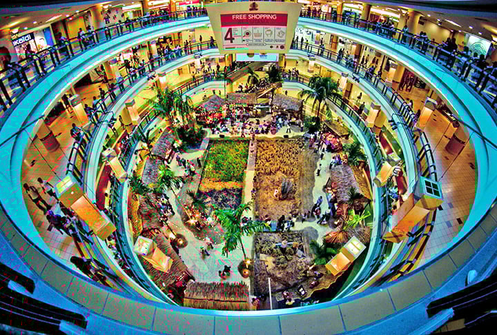 O shopping tem um hotel 5 estrelas, um prédio no formato de torre com escritórios, espaço para eventos, quadras de futsal, uma pequena floresta com lago e ponte e um jardim na cobertura com 500 espécies. 